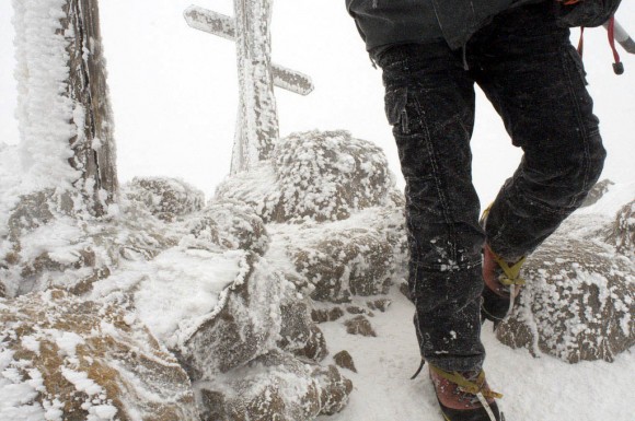 Akadake: summiting in a white-out