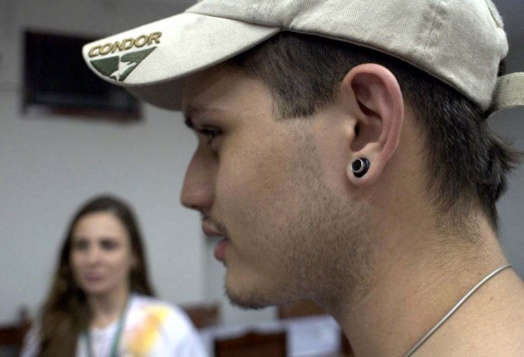 Rio de Janeiro: ear piercing