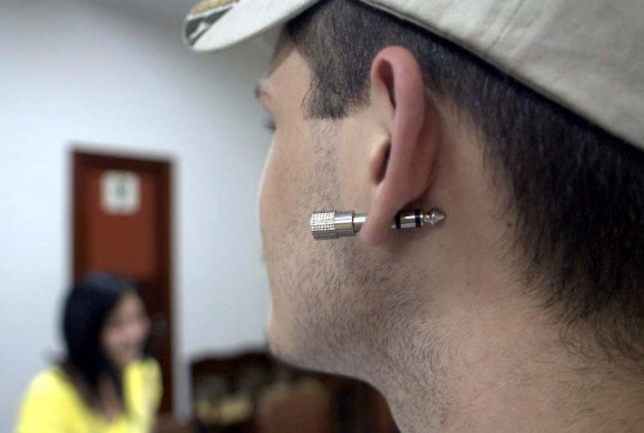 Rio de Janeiro: ear piercing