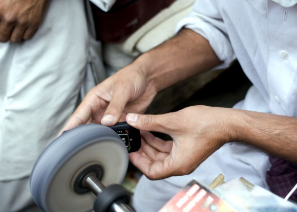 Afghanistan: mobile phone polishing