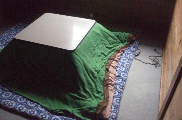 Akadake: covered kotatsu