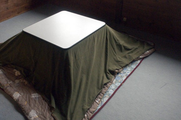 Akadake: covered kotatsu